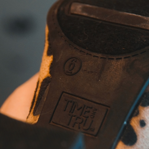 Leopard cheetah print heeled booties - Picture 2 of 4